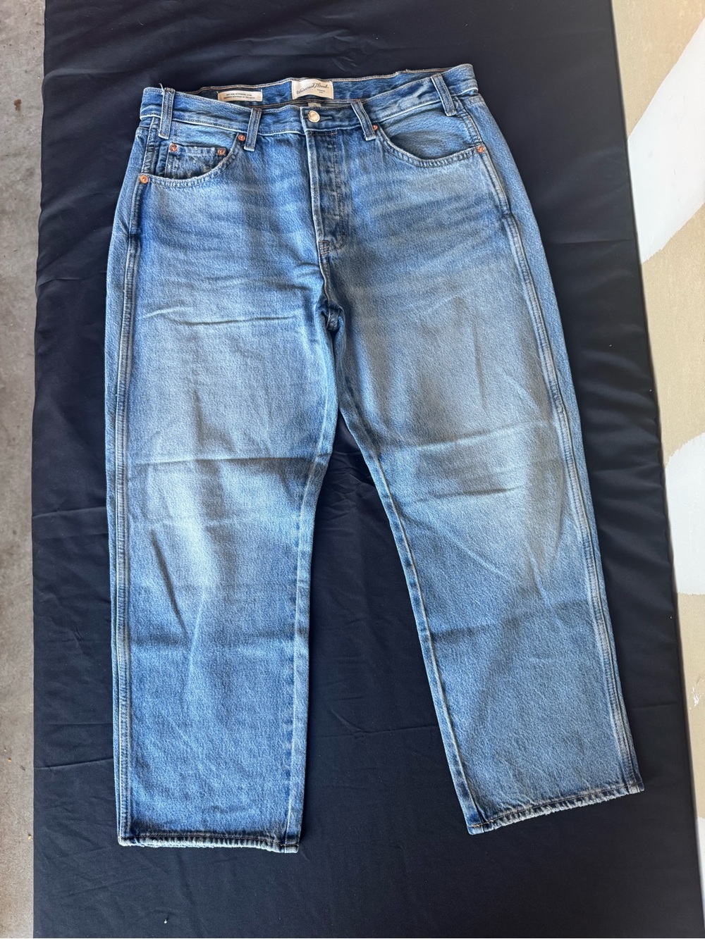 Universal Thread Size 10 Mid Rise Boyfriend Jeans Medium Wash Blue